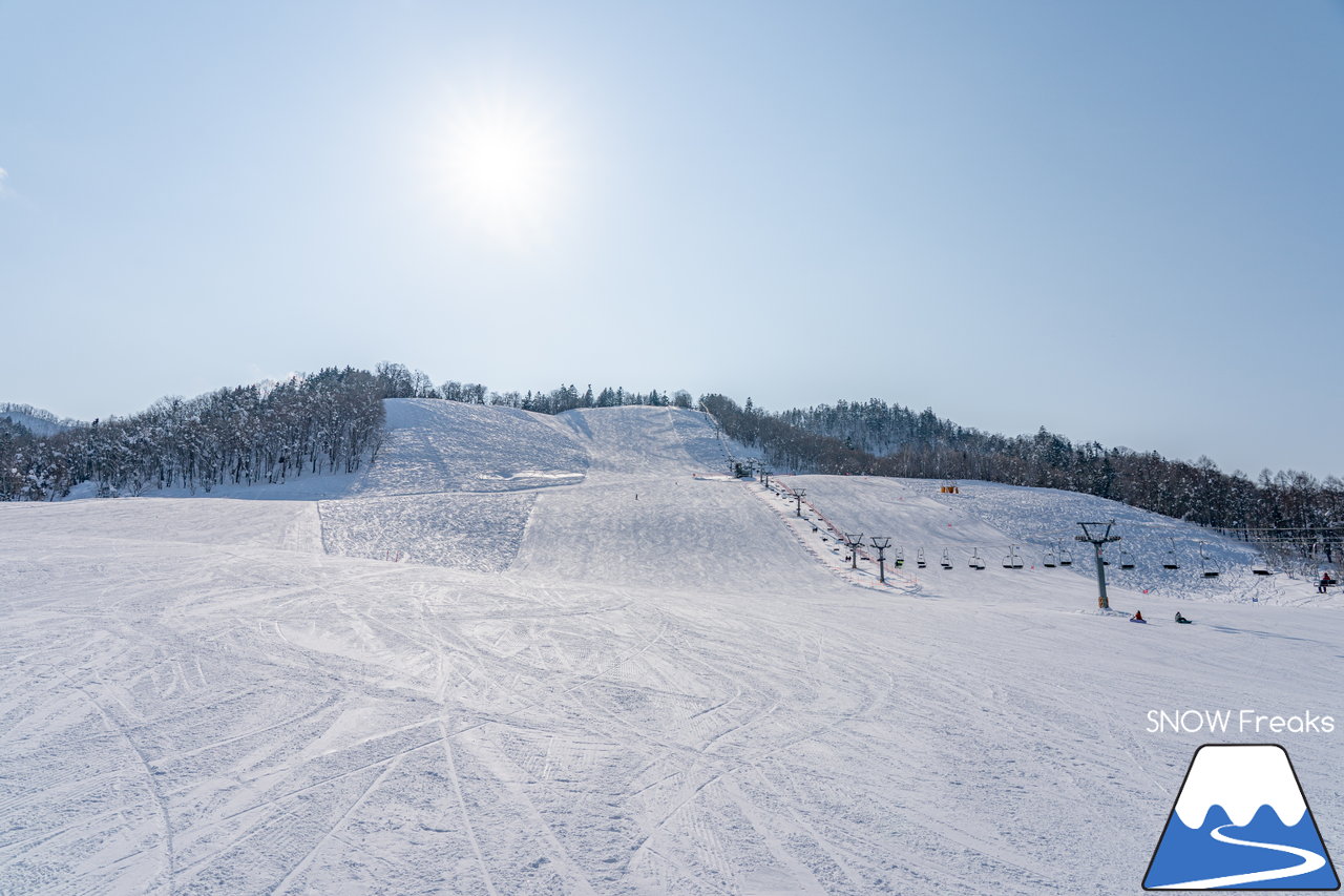 桂沢国設スキー場｜連日の冷え込みで雪質はドライ！美しく漂う綺麗な雪煙で遊んでみましょう♪